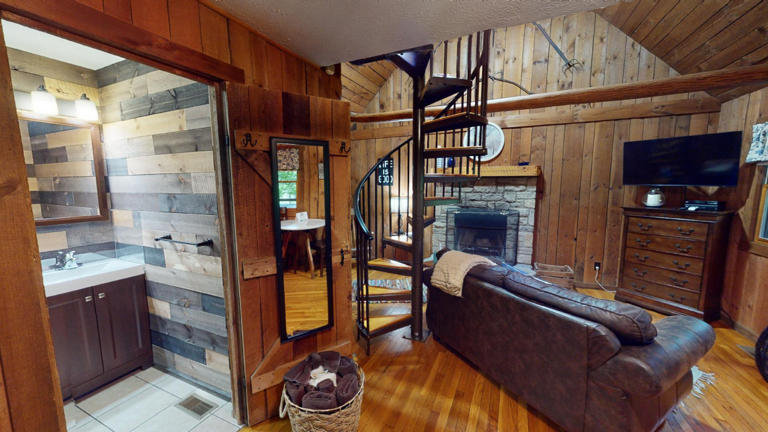 hocking hills cabins anniversary