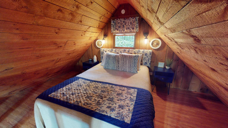 hocking hills cabins anniversary