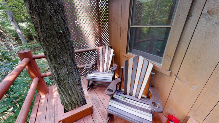 hocking hills cabins honeymoon deck