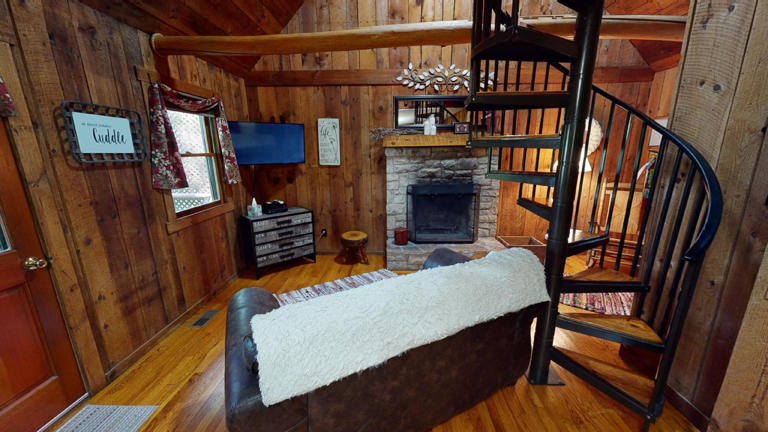 hocking hills cabins honeymoon interior