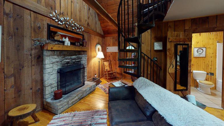 hocking hills cabins honeymoon living room