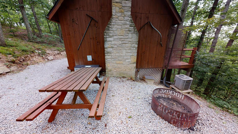 hocking hills cabins honeymoon picnic table