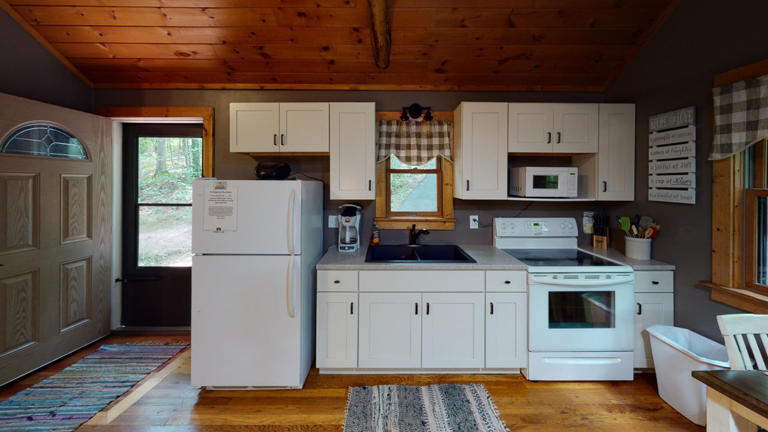 hocking hills cabins nestled away kitchen