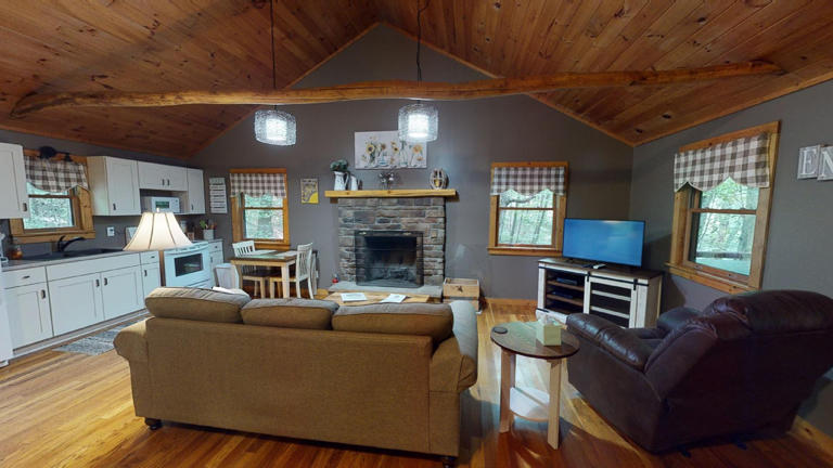 hocking hills cabins nestled away living area