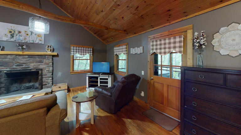 hocking hills cabins nestled away living room
