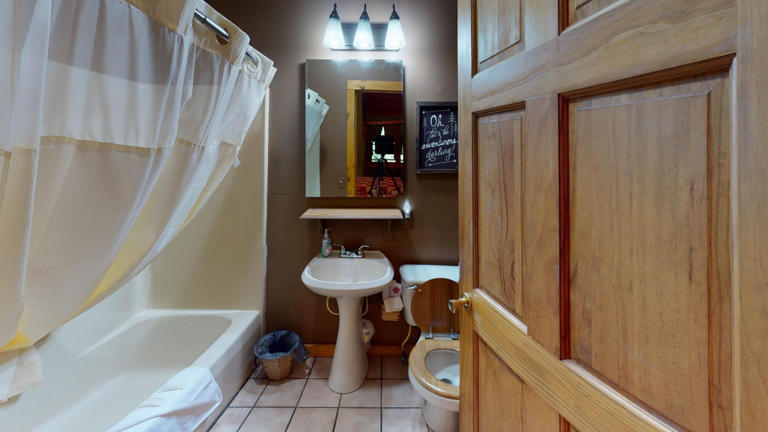 hocking hills cabins sweet seclusion bathroom