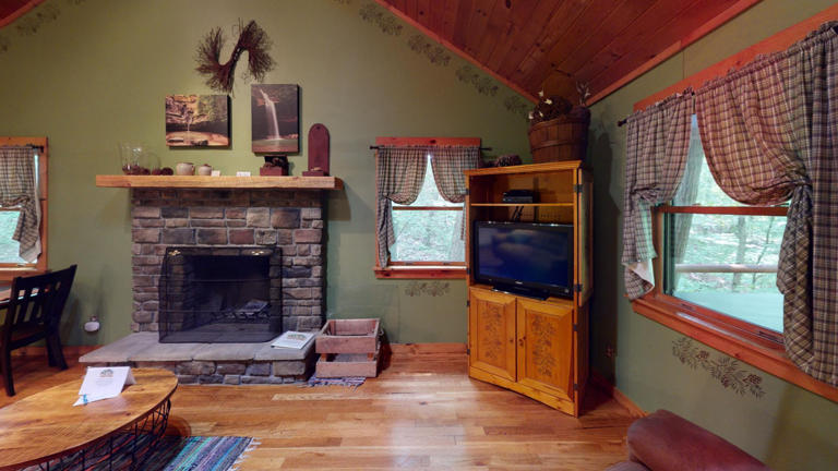 hocking hills cabins sweet seclusion fireplace
